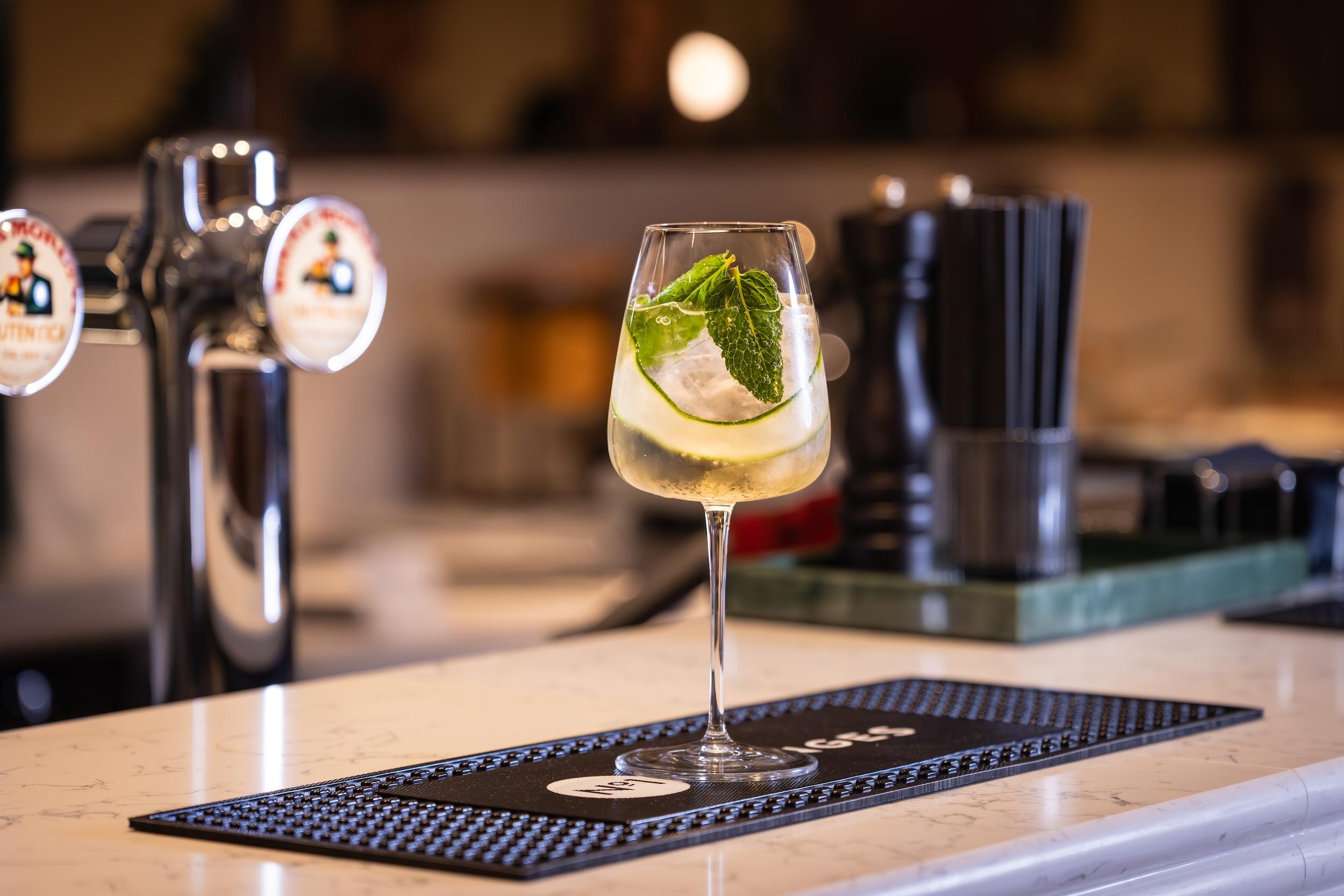 No1 Lounge at Heathrow T2 No1 Signiture Spritz Drink