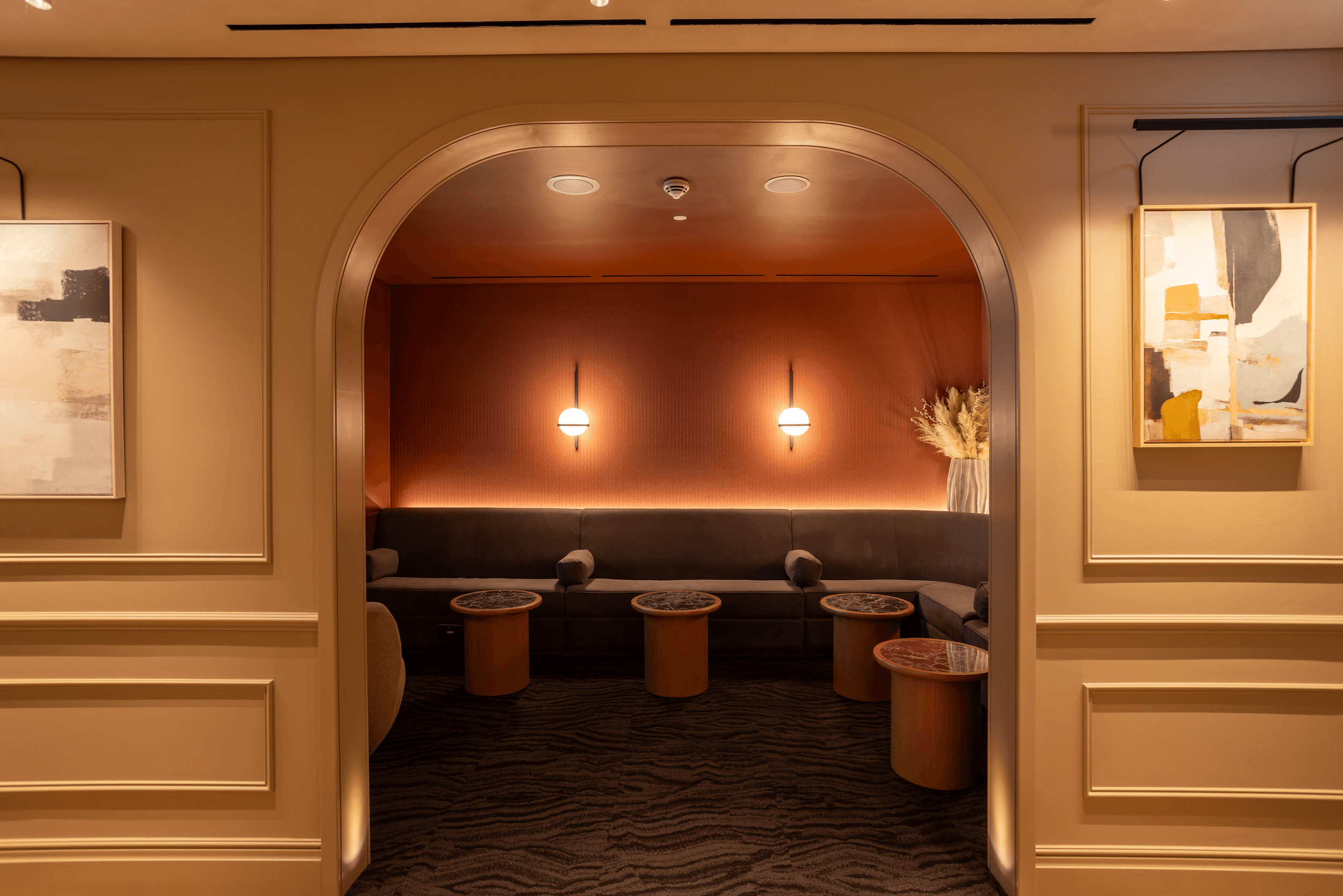 No1 Lounge at Heathrow T2 TV Area